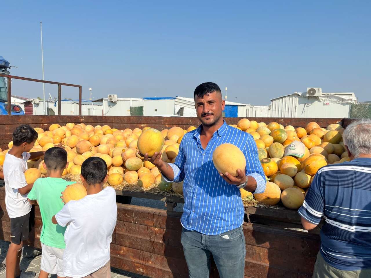 Tarlasındaki kavunu paraya değil, duaya çevirdi! 50 tonu ücretsiz dağıtıyor 4